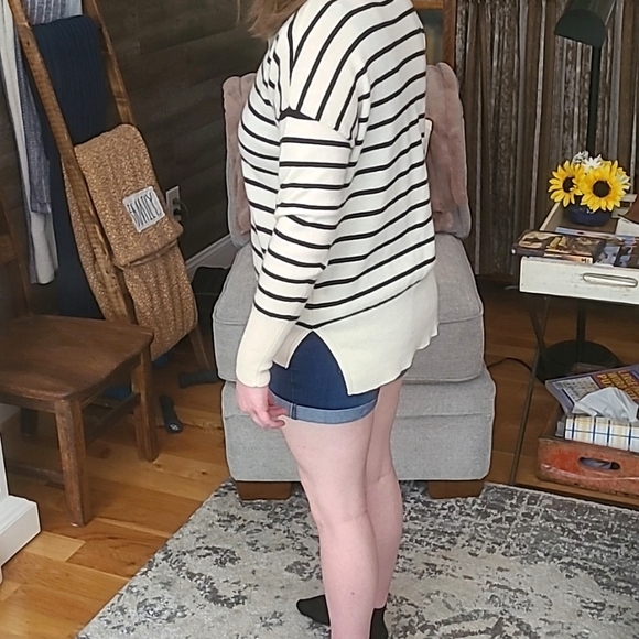 Cynthia Rowley 100% 2-ply cashmere black and white striped sweater size small. - Picture 7 of 8